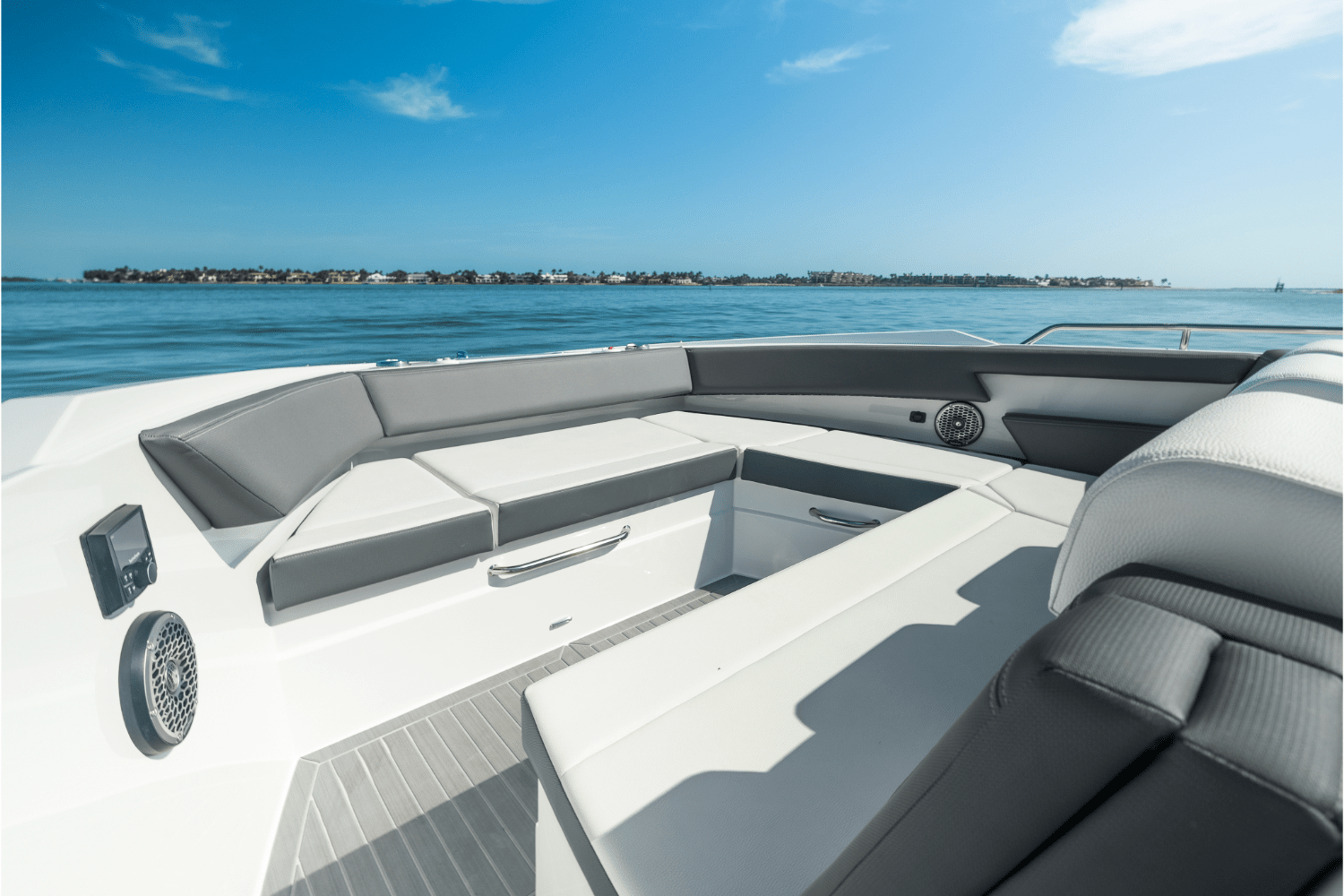 Slide: The Image of Cruisers 38 GLS Outboard 2026 - 85