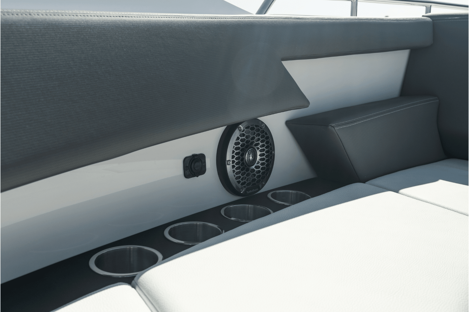 Slide: The Image of Cruisers 38 GLS Outboard 2026 - 88