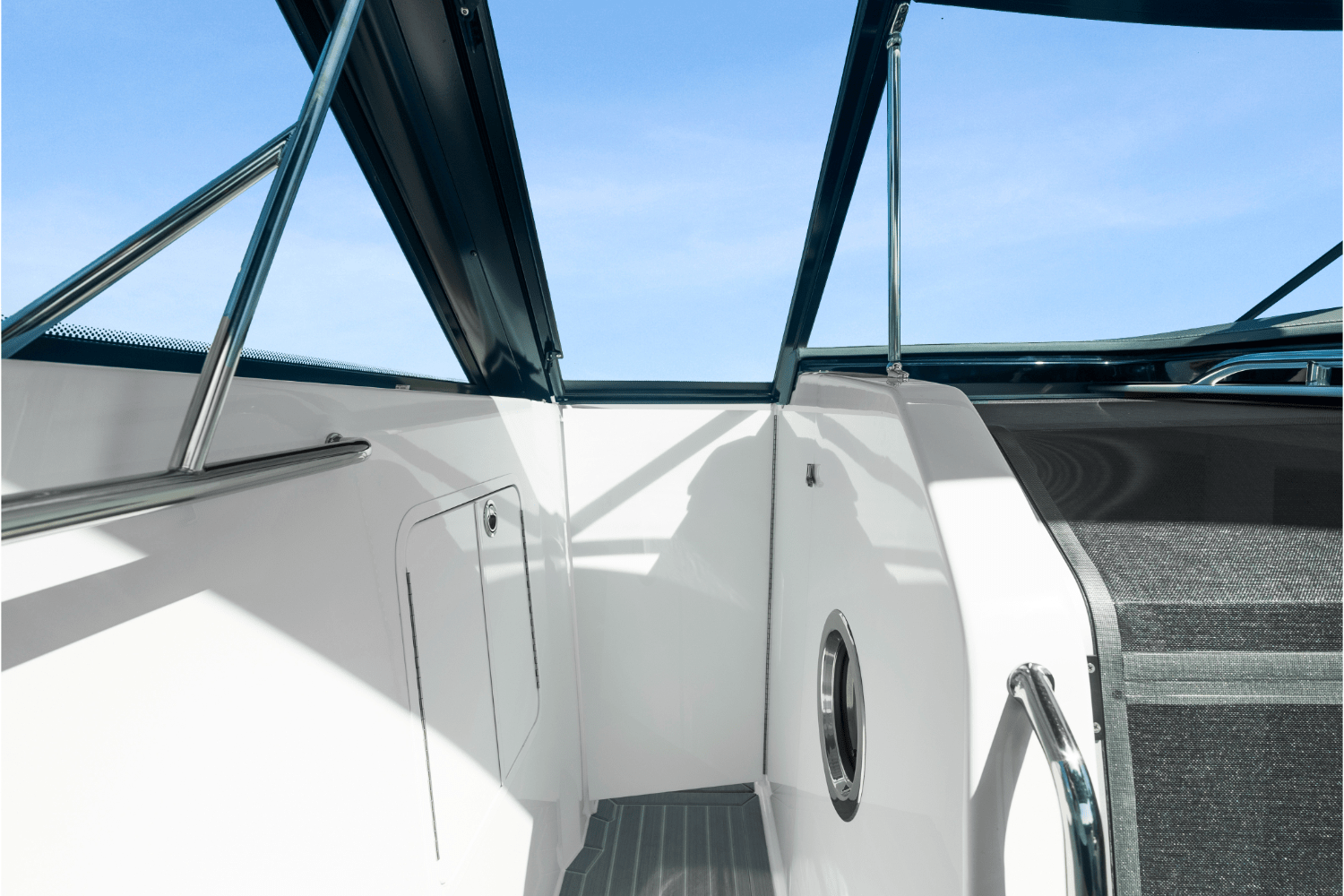 Slide: The Image of Cruisers 38 GLS Outboard 2026 - 93