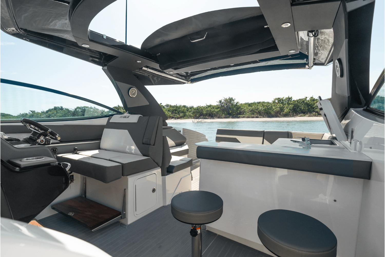 Slide: The Image of Cruisers 38 GLS Outboard 2026 - 94
