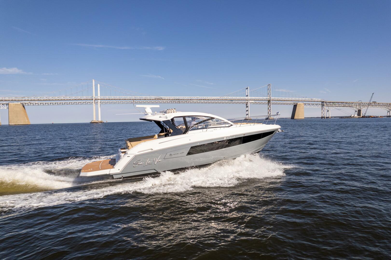 Slide: The Image of Cruisers 390 Express Coupe 2017 - 4792257