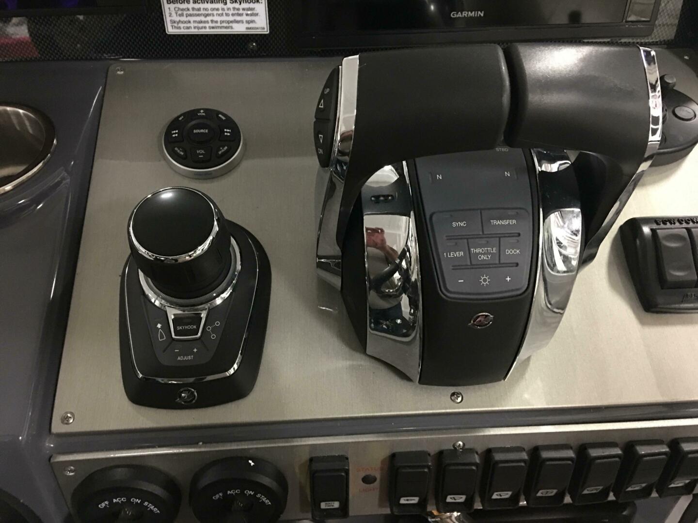 Slide: The Image of Cruisers 390 Express Coupe 2017 - 4436664