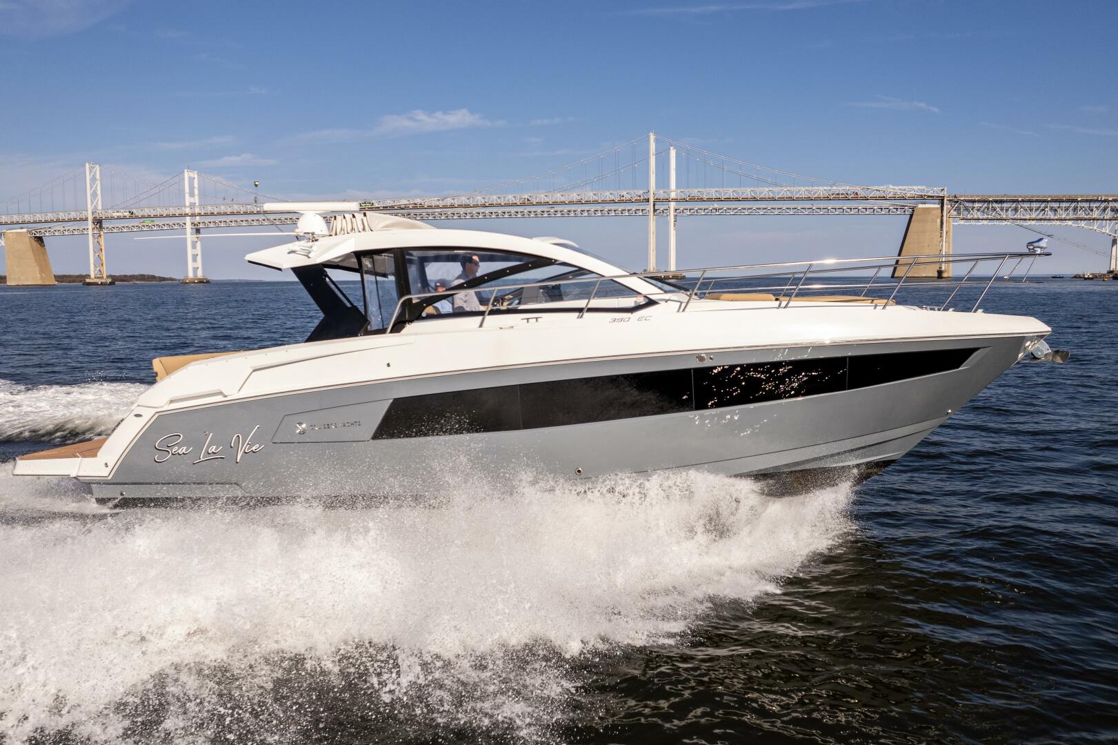 Slide: The Image of Cruisers 390 Express Coupe 2017 - 4792258
