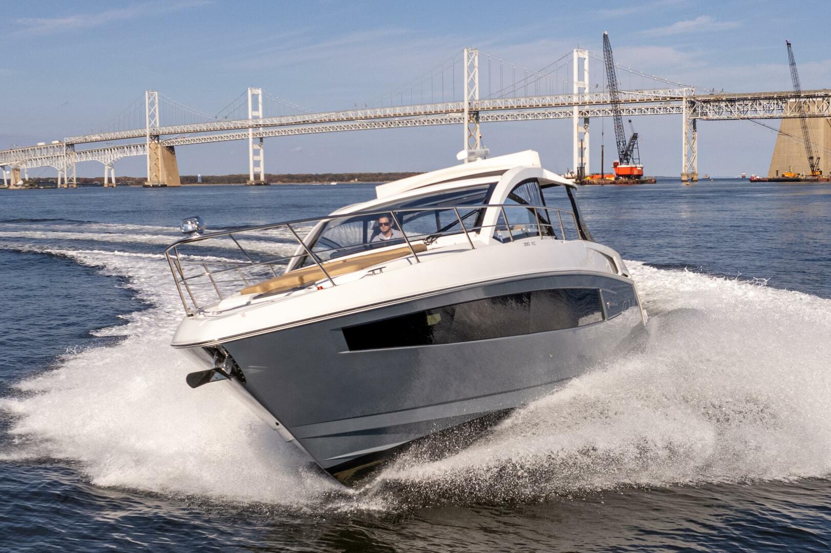 Slide: The Image of Cruisers 390 Express Coupe 2017 - 4792260