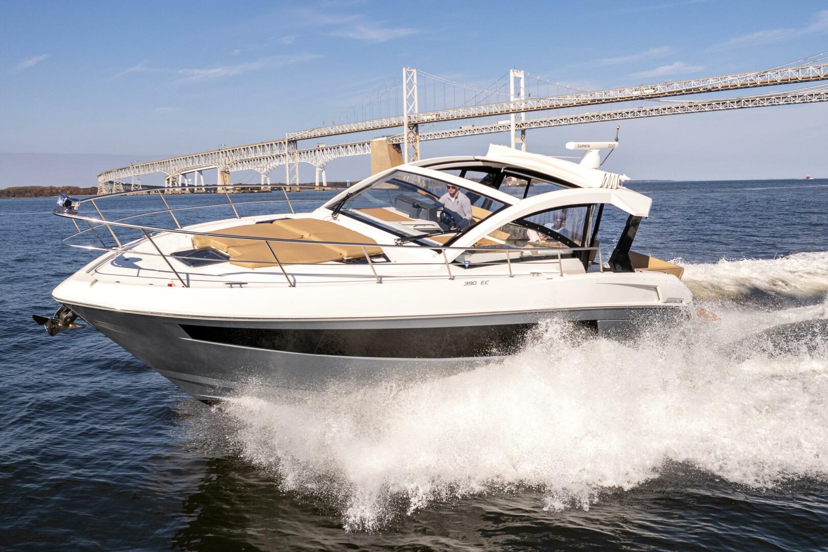 Slide: The Image of Cruisers 390 Express Coupe 2017 - 4792263