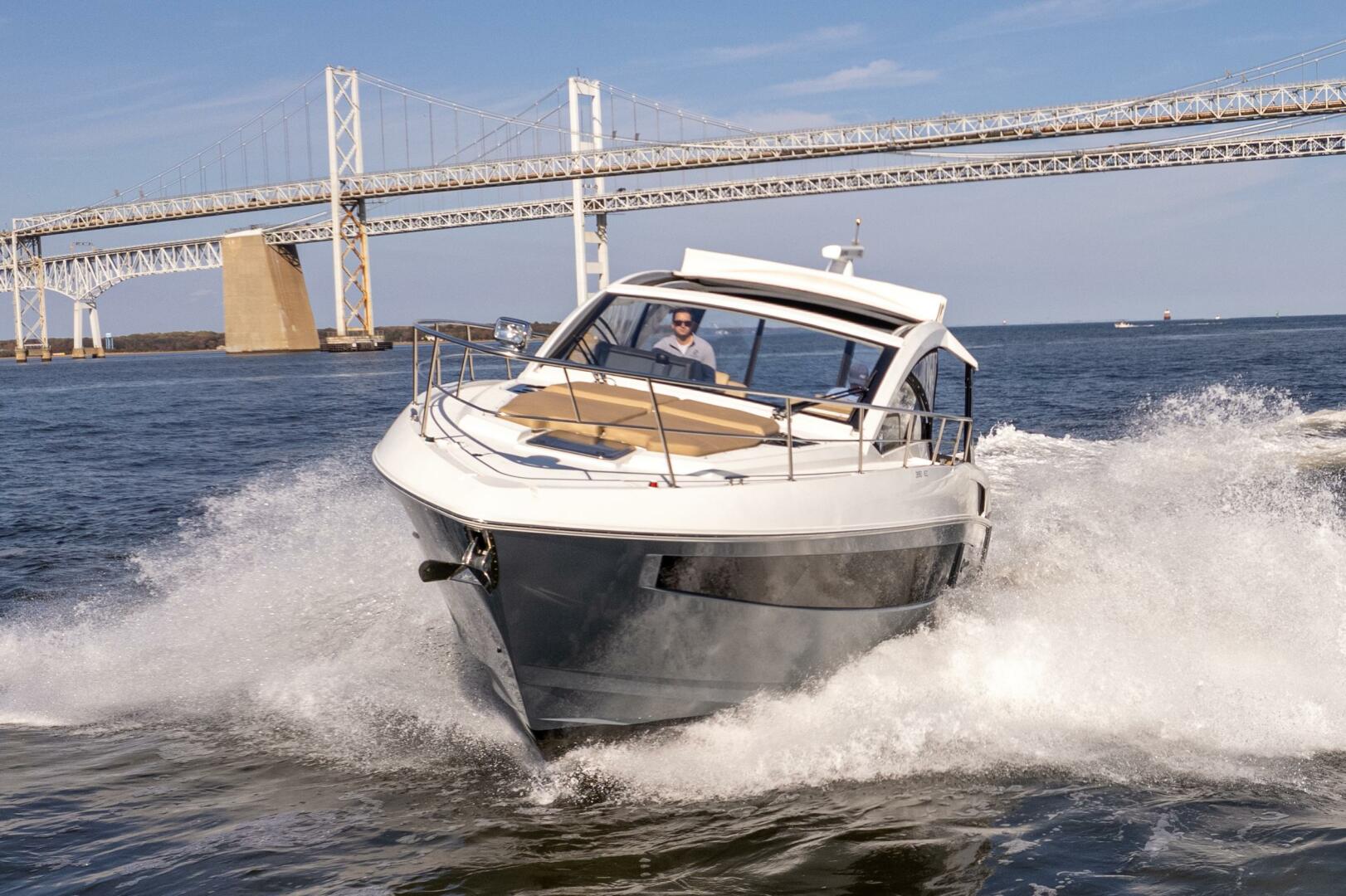 Slide: The Image of Cruisers 390 Express Coupe 2017 - 4792264