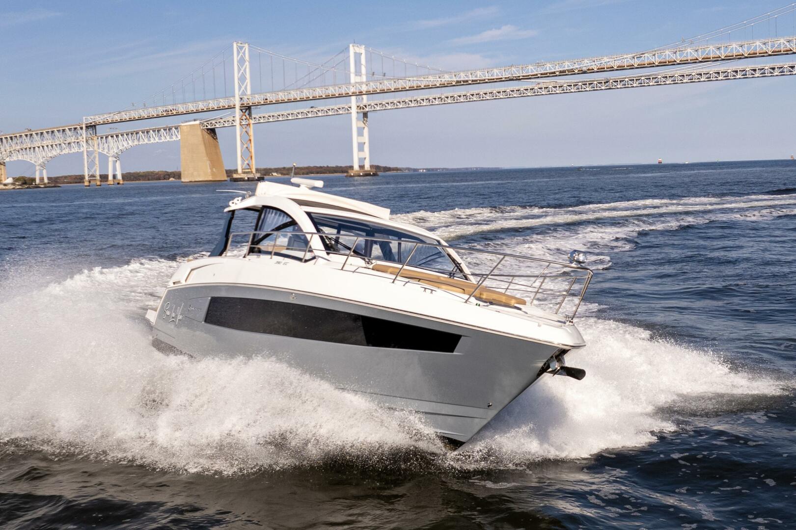 Slide: The Image of Cruisers 390 Express Coupe 2017 - 4792265