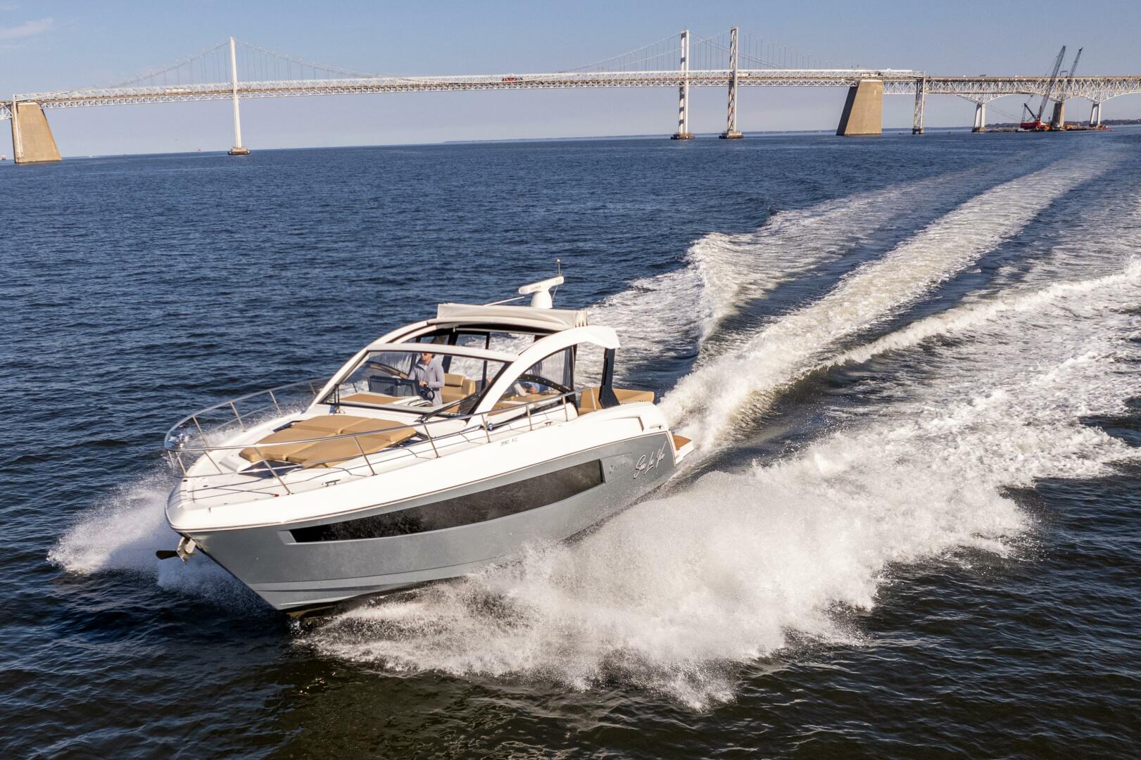 Slide: The Image of Cruisers 390 Express Coupe 2017 - 4792267