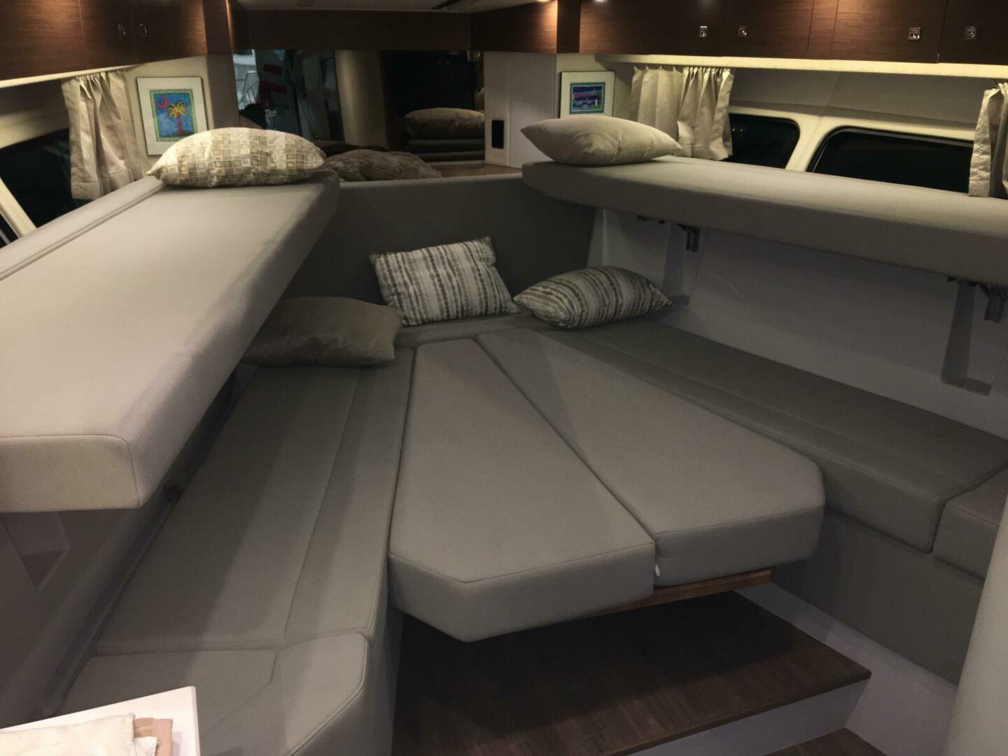 Slide: The Image of Cruisers 390 Express Coupe 2017 - 4436693