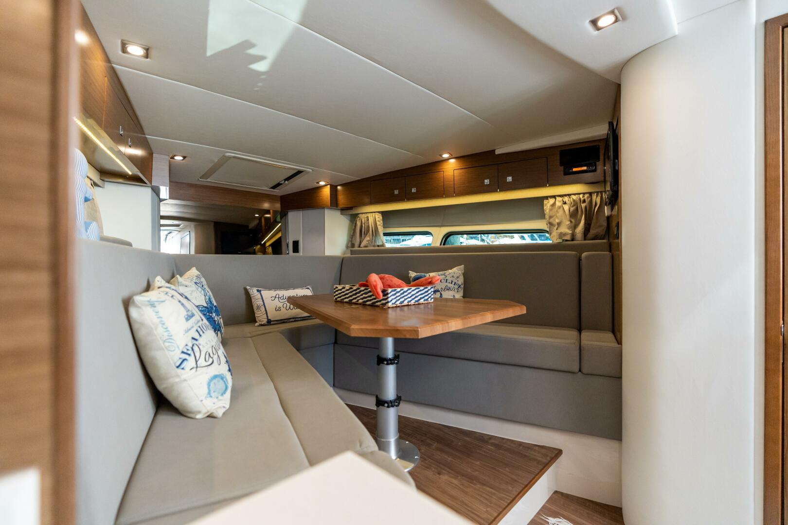 Slide: The Image of Cruisers 390 Express Coupe 2017 - 4792274