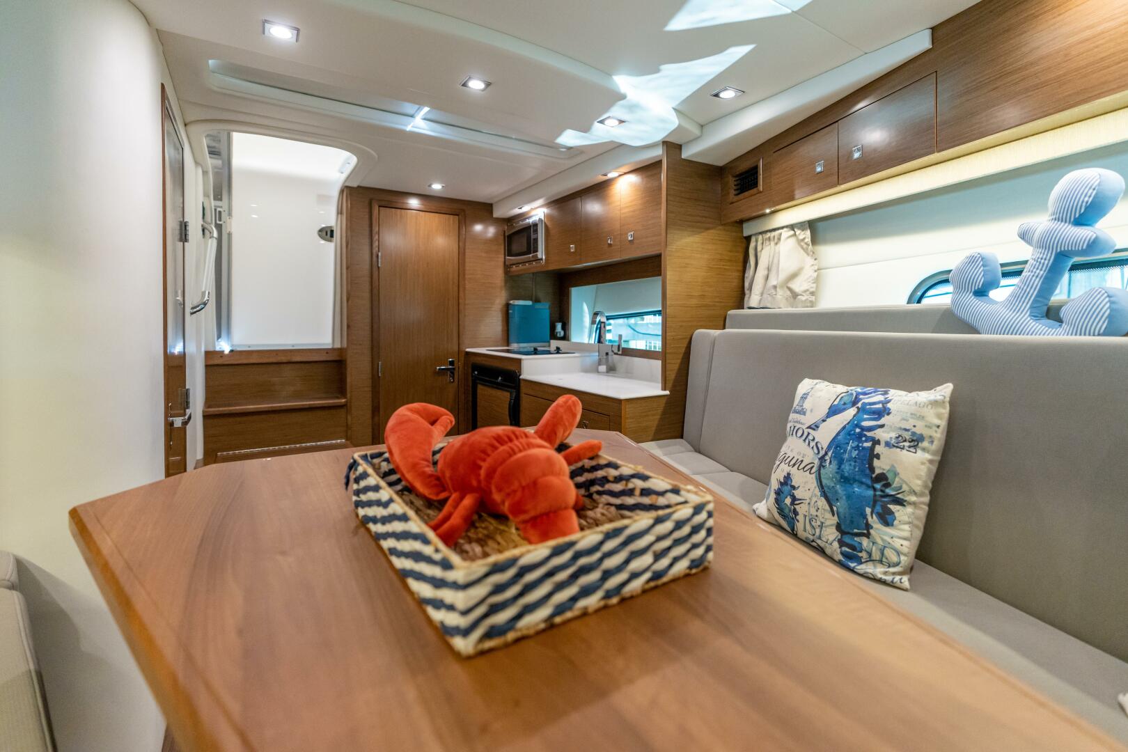 Slide: The Image of Cruisers 390 Express Coupe 2017 - 4792293
