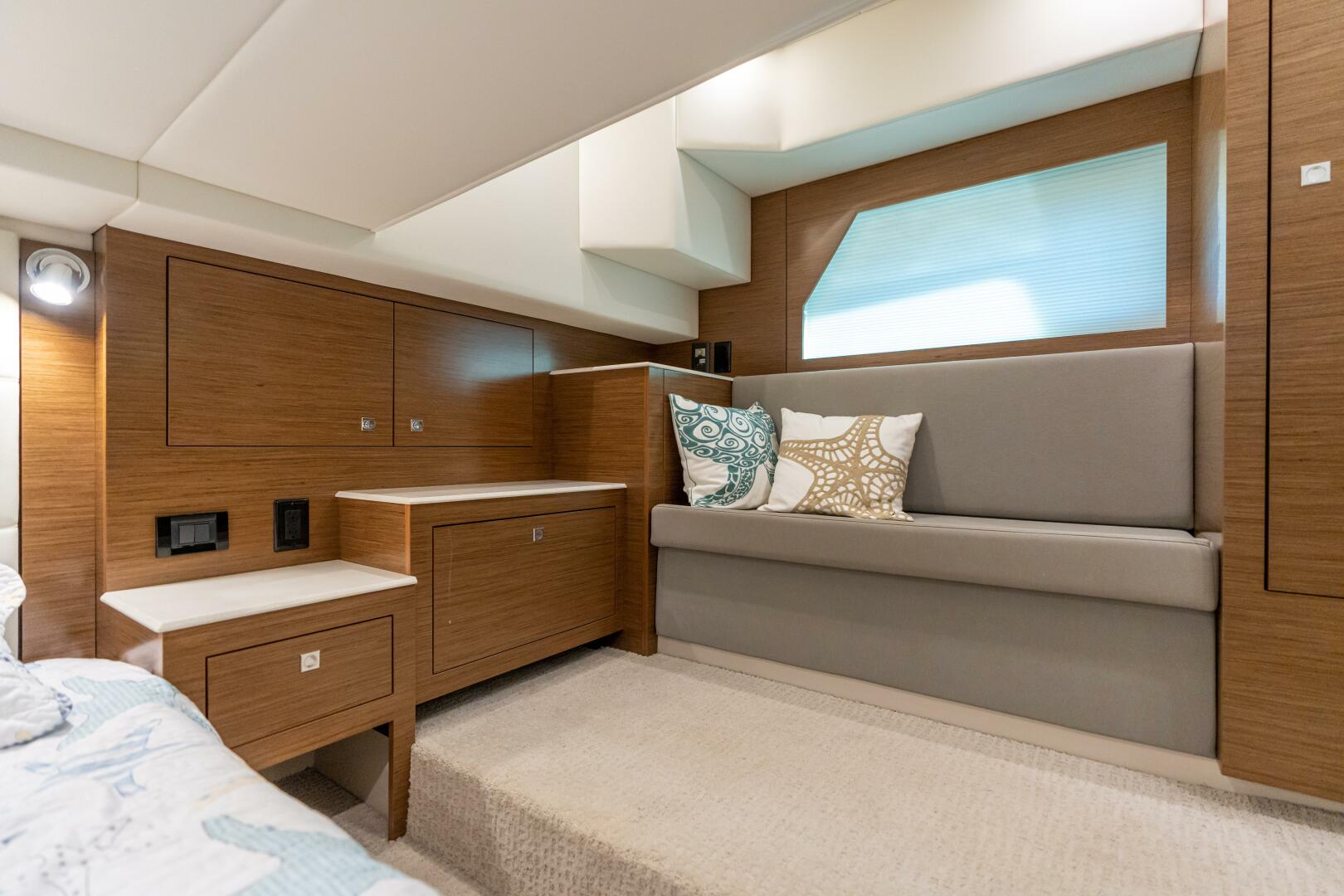 Slide: The Image of Cruisers 390 Express Coupe 2017 - 4792300