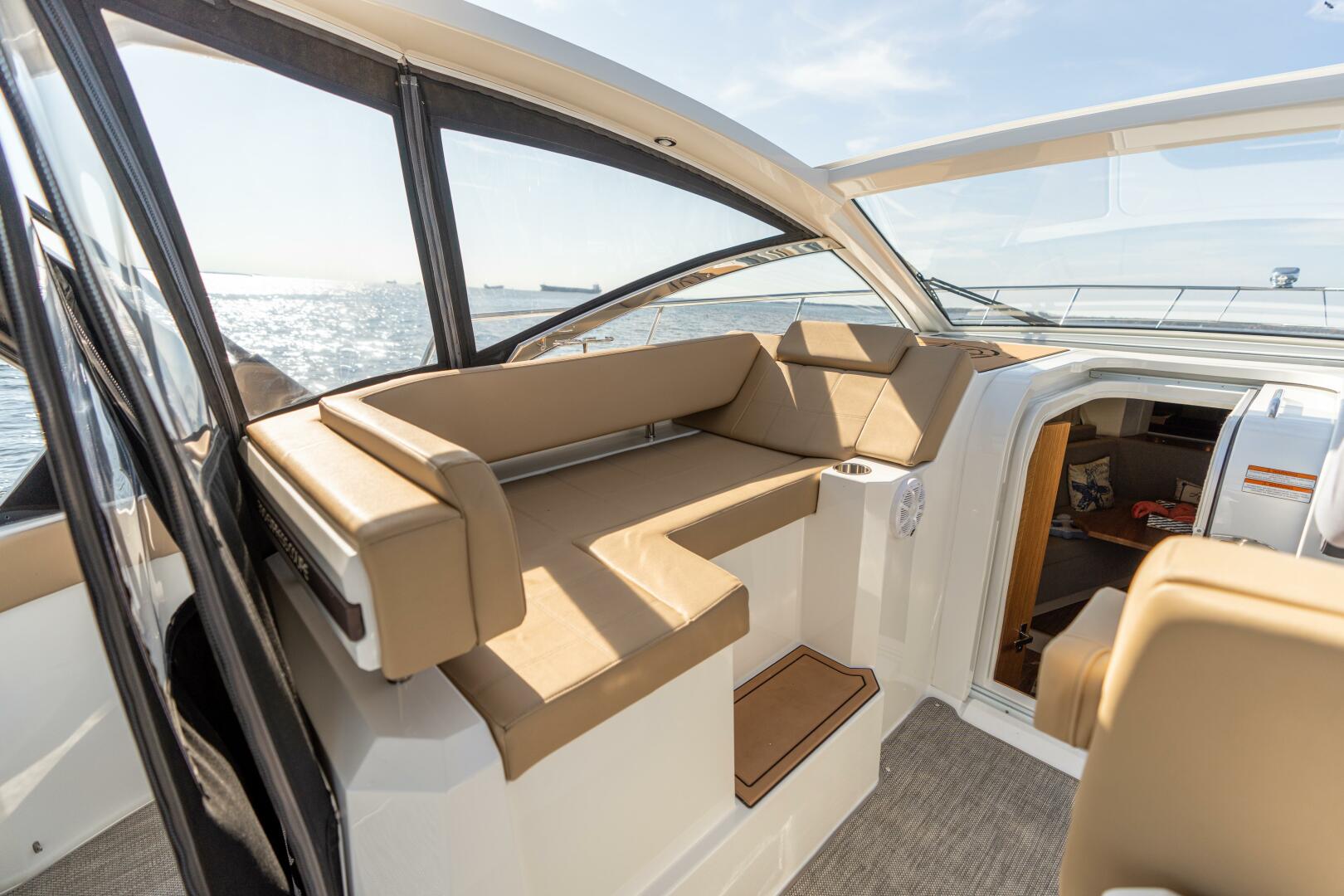 Slide: The Image of Cruisers 390 Express Coupe 2017 - 4792310