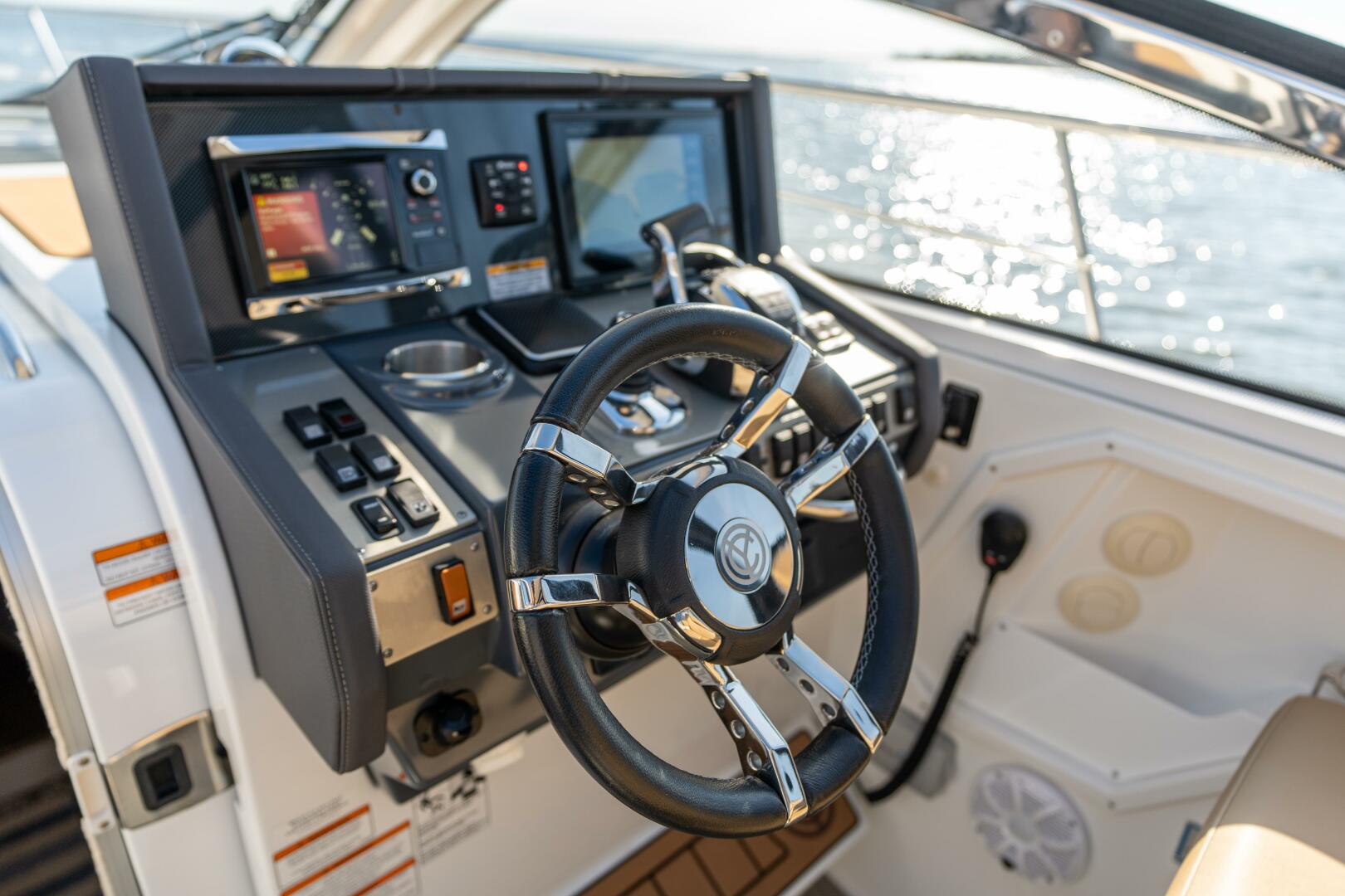 Slide: The Image of Cruisers 390 Express Coupe 2017 - 4792312