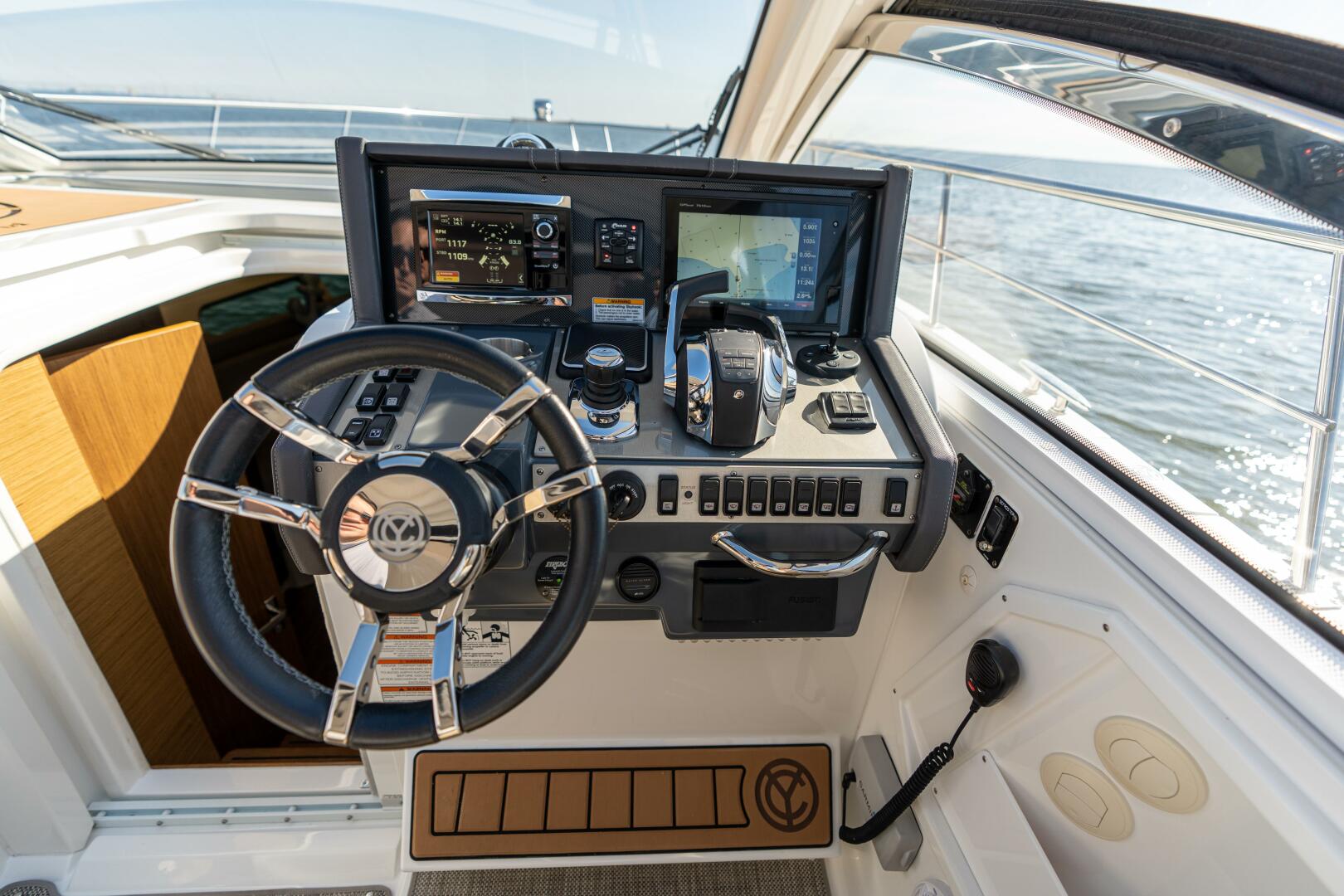 Slide: The Image of Cruisers 390 Express Coupe 2017 - 4792325