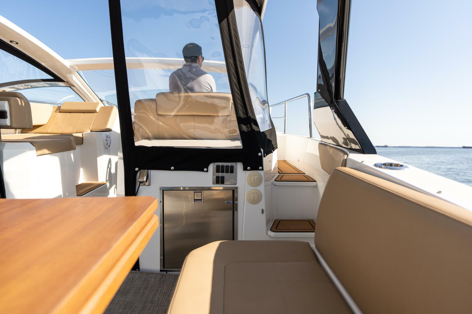 Slide: The Image of Cruisers 390 Express Coupe 2017 - 4792357