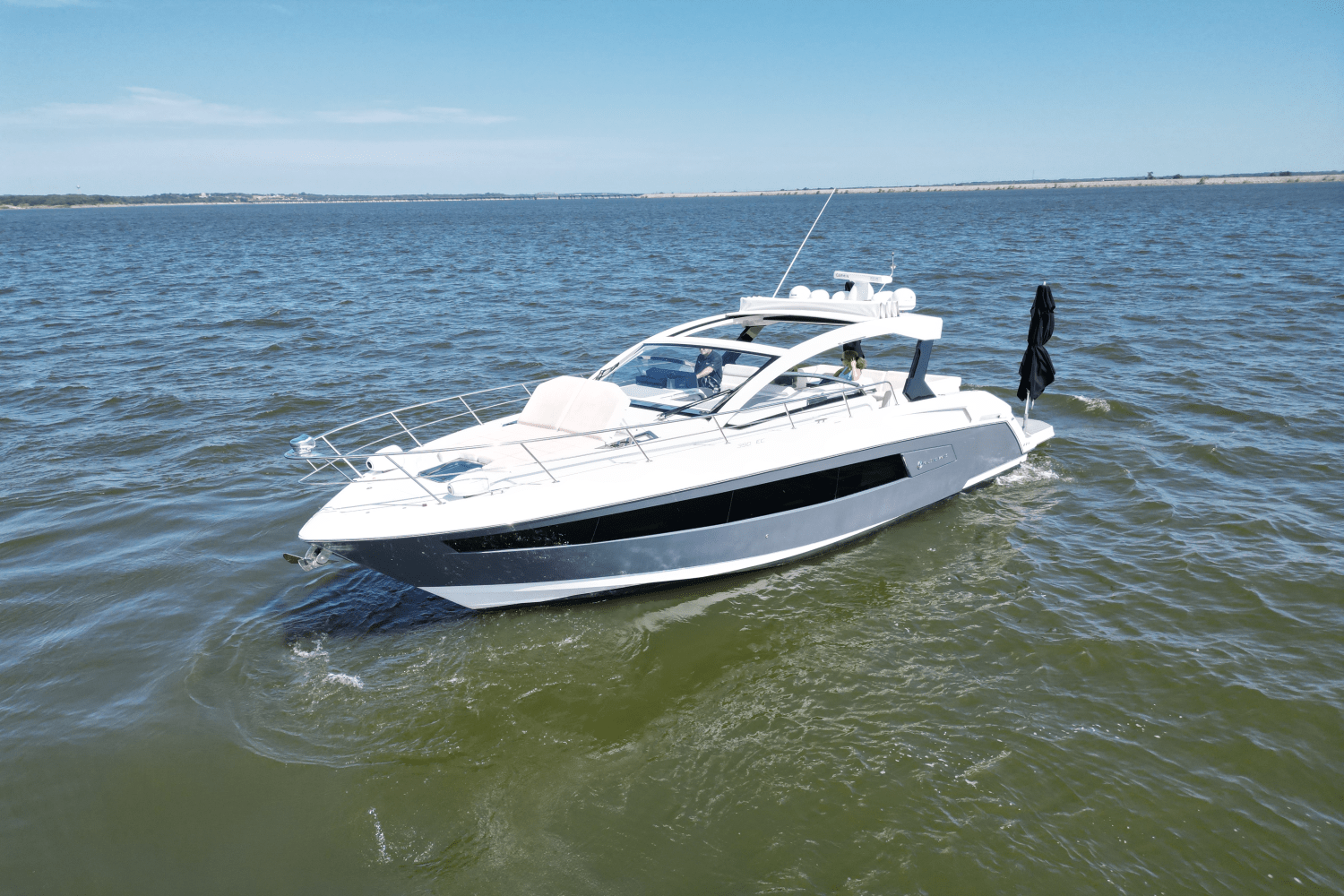 Slide: The Image of Cruisers 390 EXPRESS COUPE 2018 - 1