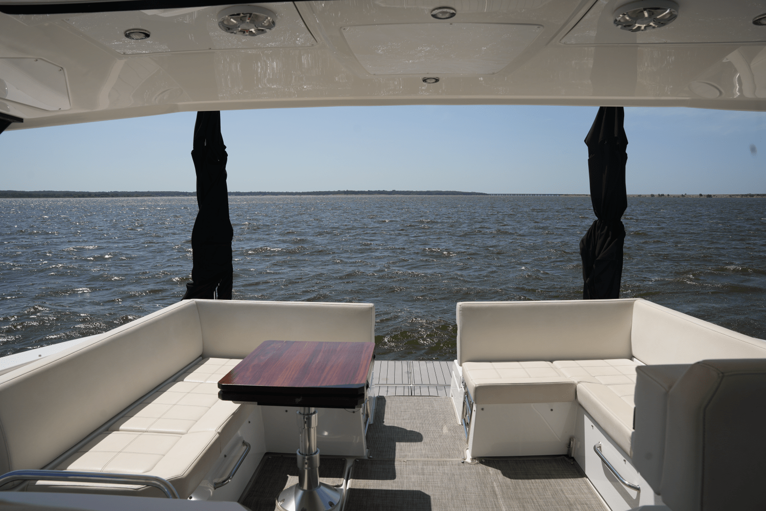 Slide: The Image of Cruisers 390 EXPRESS COUPE 2018 - 14