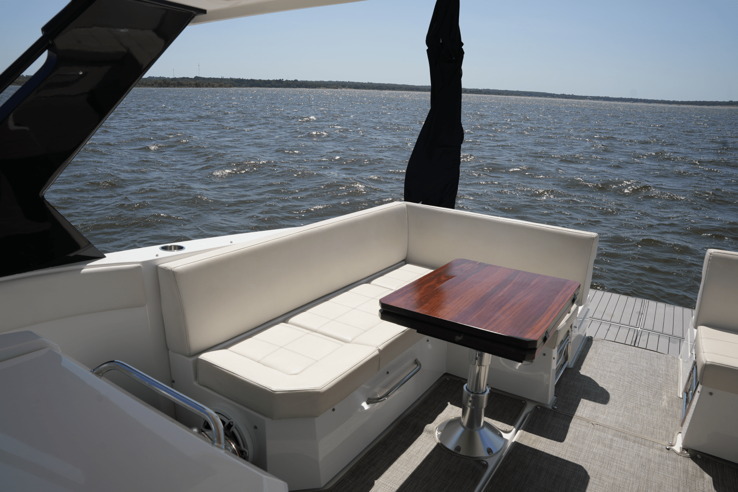 Slide: The Image of Cruisers 390 EXPRESS COUPE 2018 - 15