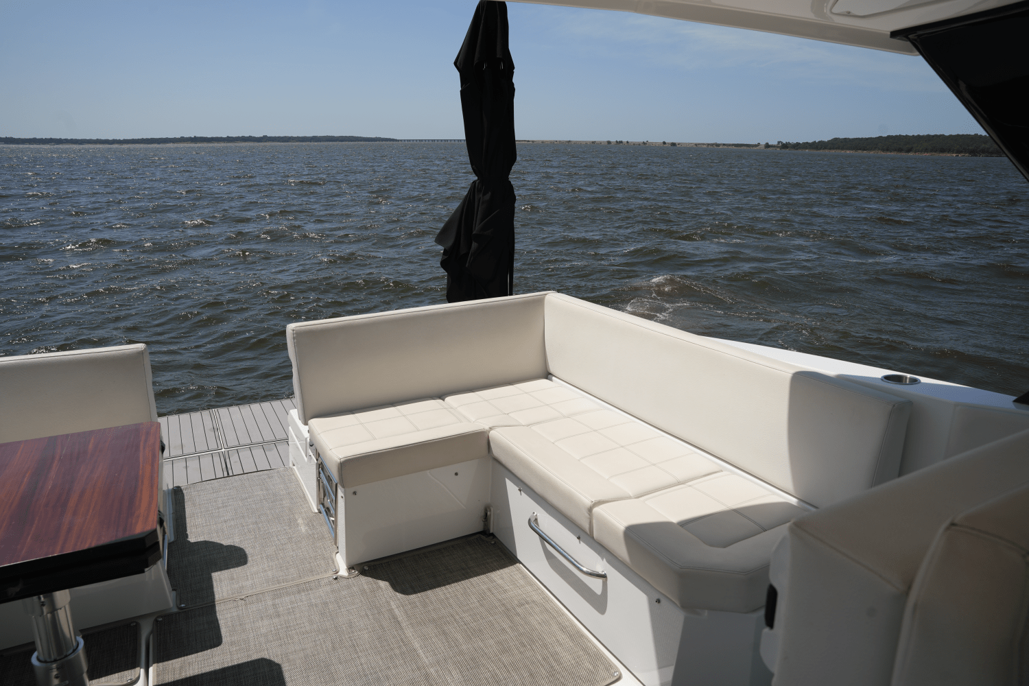 Slide: The Image of Cruisers 390 EXPRESS COUPE 2018 - 16
