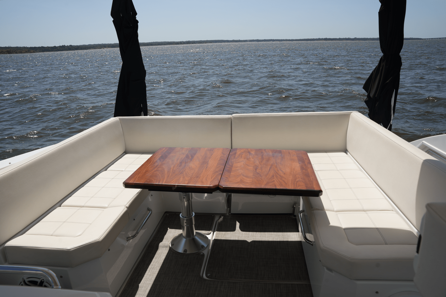 Slide: The Image of Cruisers 390 EXPRESS COUPE 2018 - 17