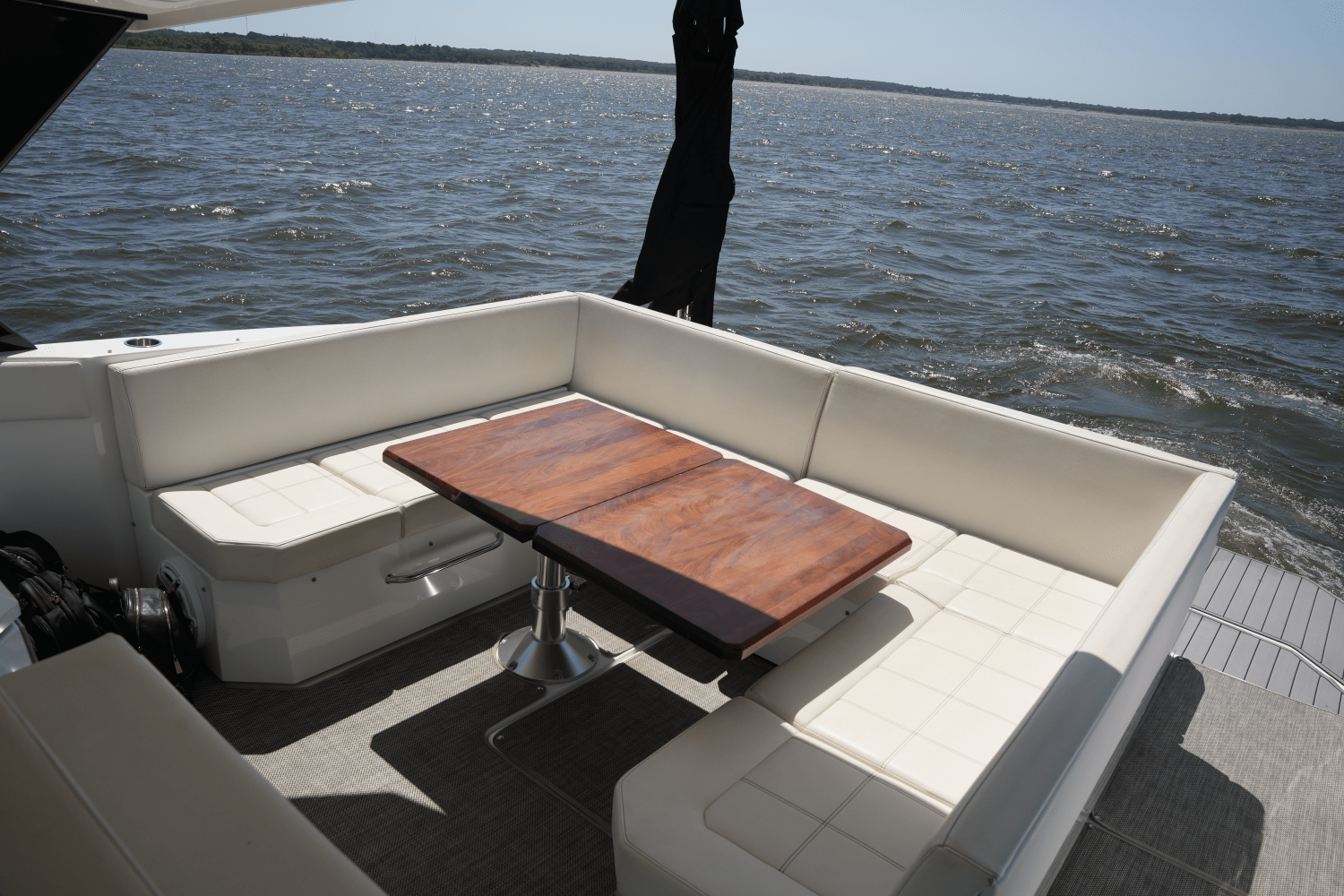 Slide: The Image of Cruisers 390 EXPRESS COUPE 2018 - 18