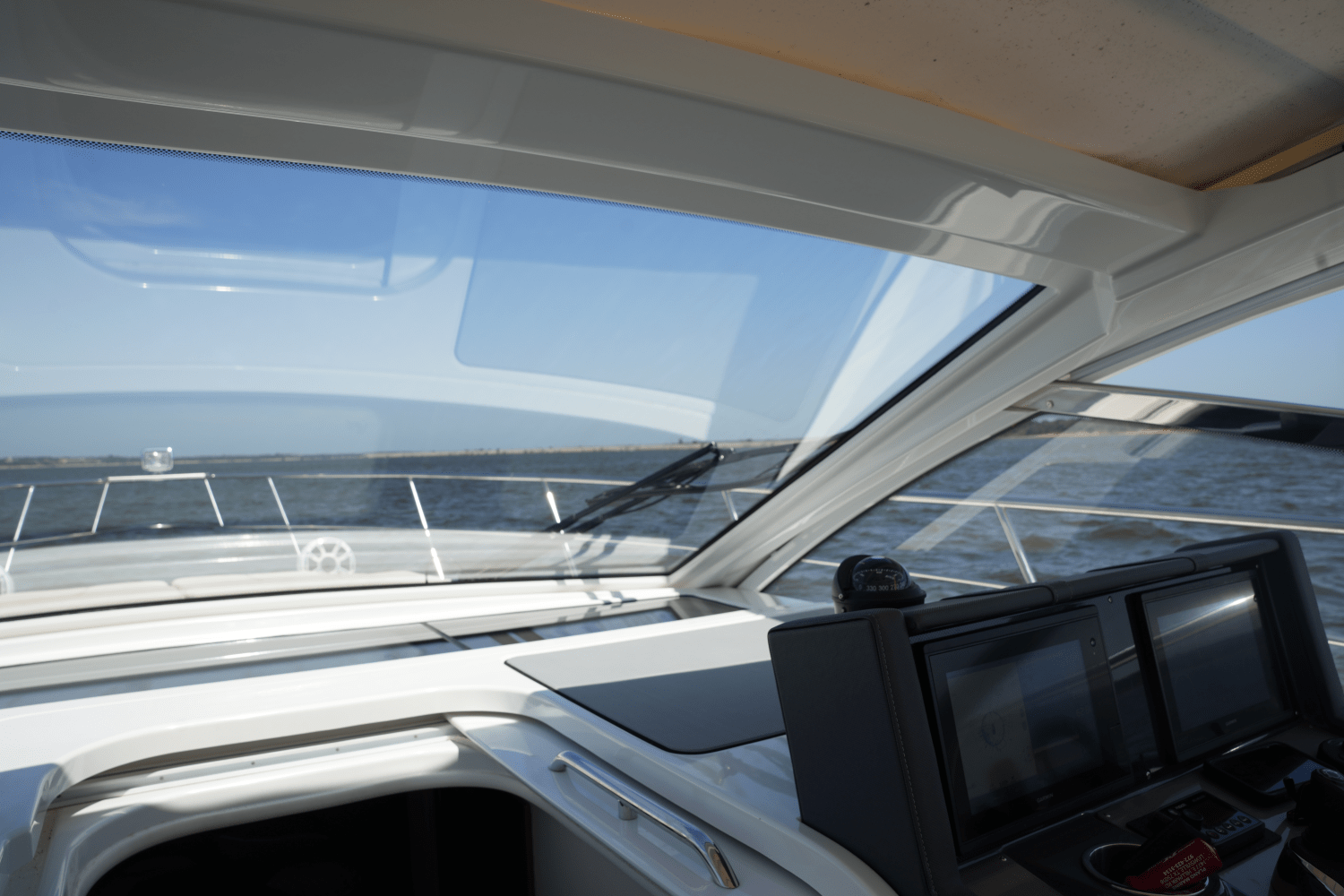 Slide: The Image of Cruisers 390 EXPRESS COUPE 2018 - 32
