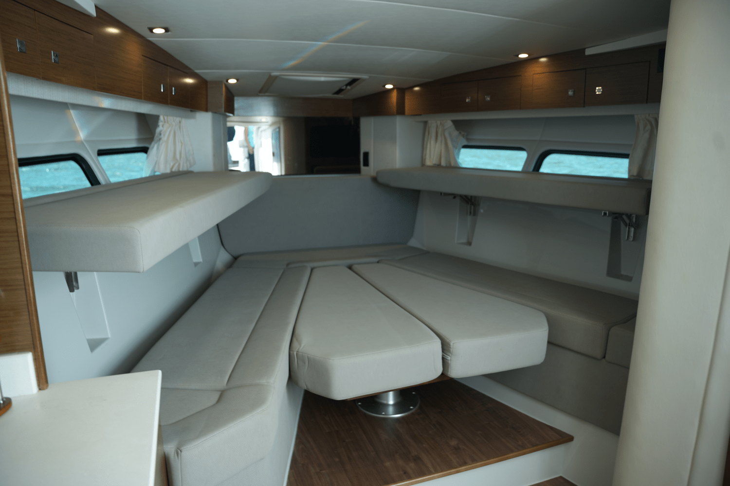 Slide: The Image of Cruisers 390 EXPRESS COUPE 2018 - 39