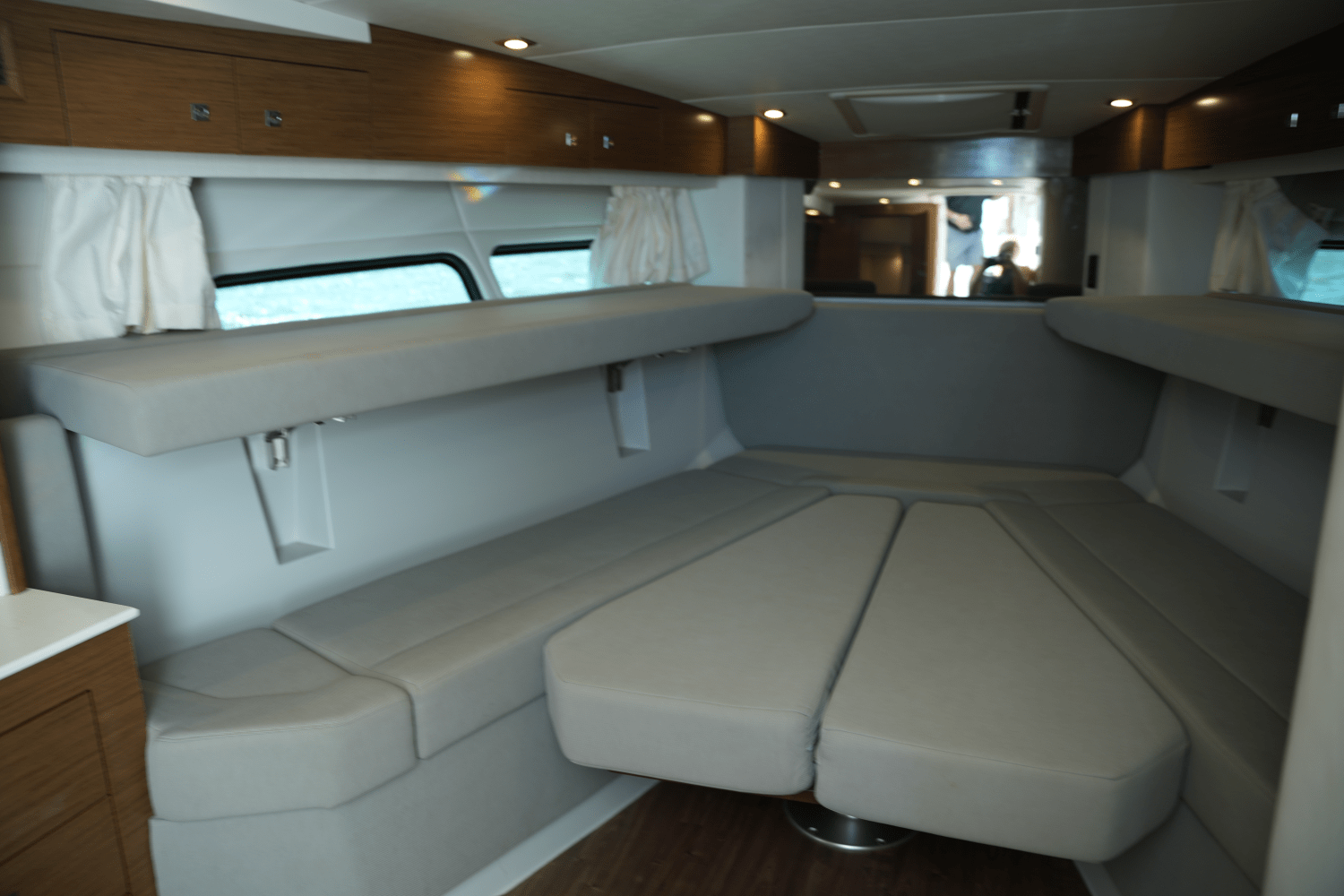 Slide: The Image of Cruisers 390 EXPRESS COUPE 2018 - 41