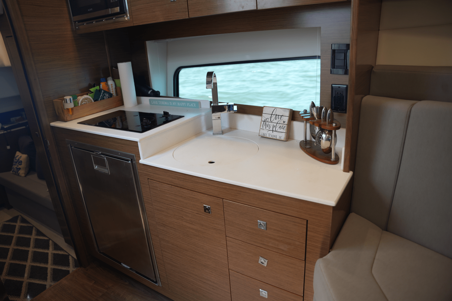 Slide: The Image of Cruisers 390 EXPRESS COUPE 2018 - 46