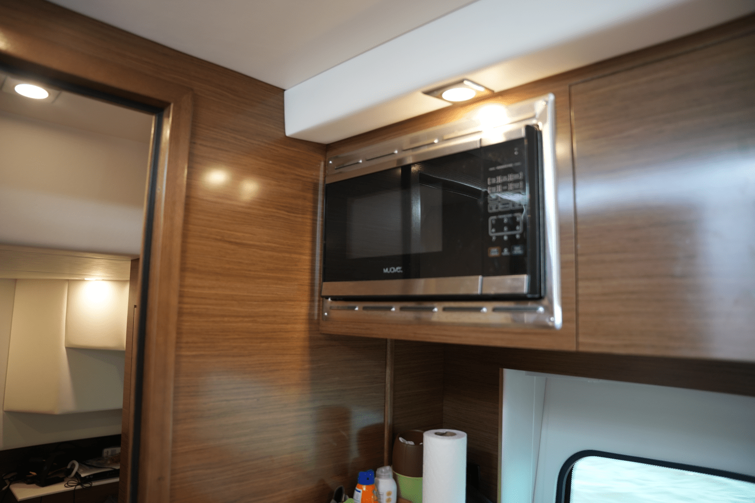 Slide: The Image of Cruisers 390 EXPRESS COUPE 2018 - 48