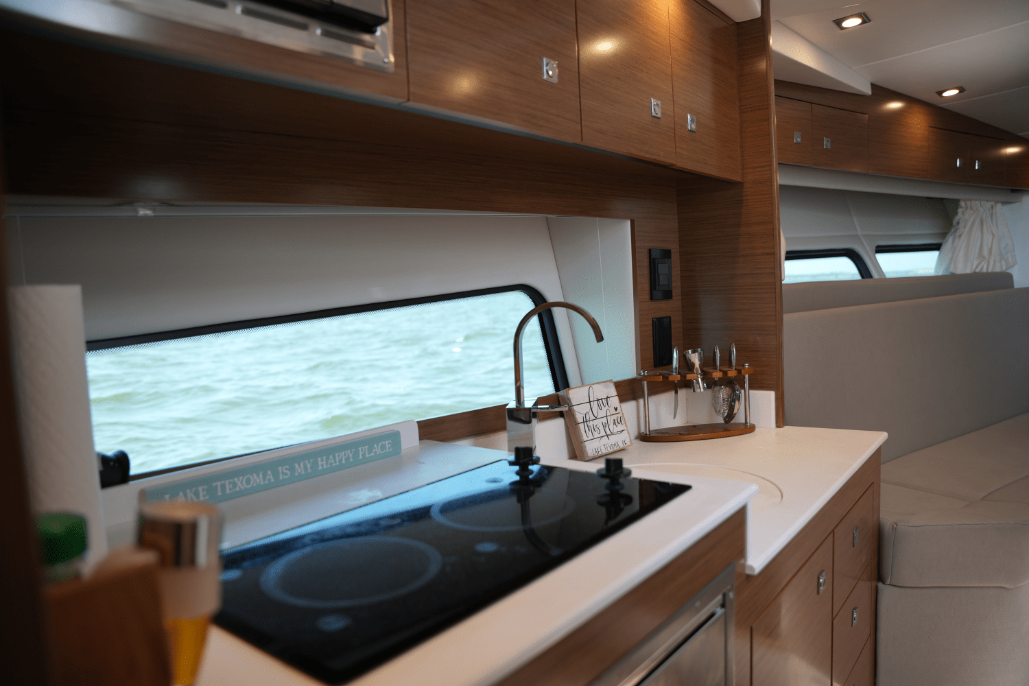 Slide: The Image of Cruisers 390 EXPRESS COUPE 2018 - 49