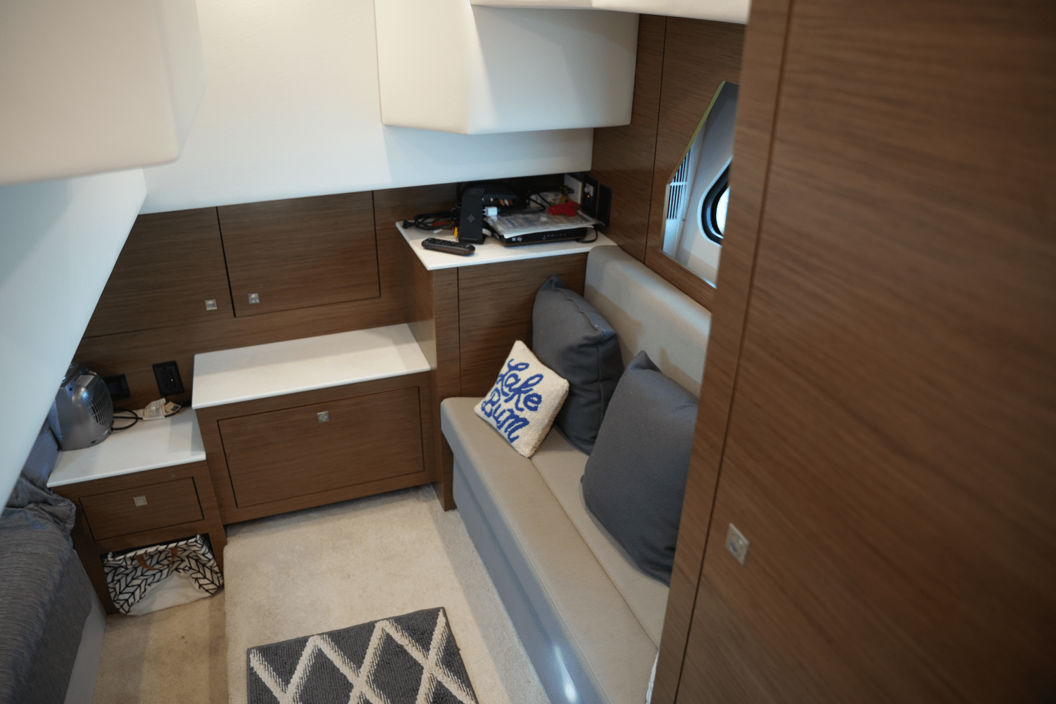 Slide: The Image of Cruisers 390 EXPRESS COUPE 2018 - 51