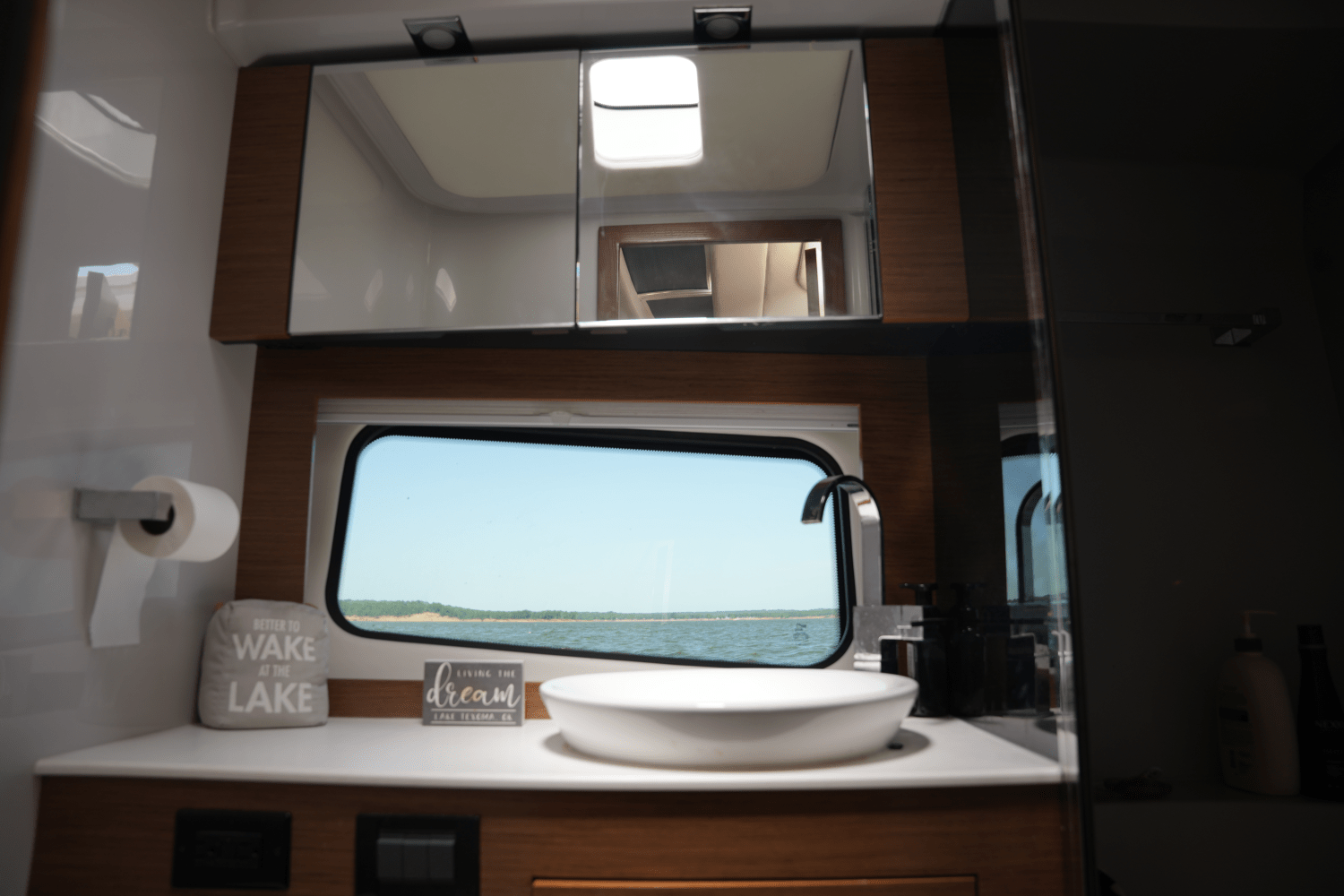 Slide: The Image of Cruisers 390 EXPRESS COUPE 2018 - 56