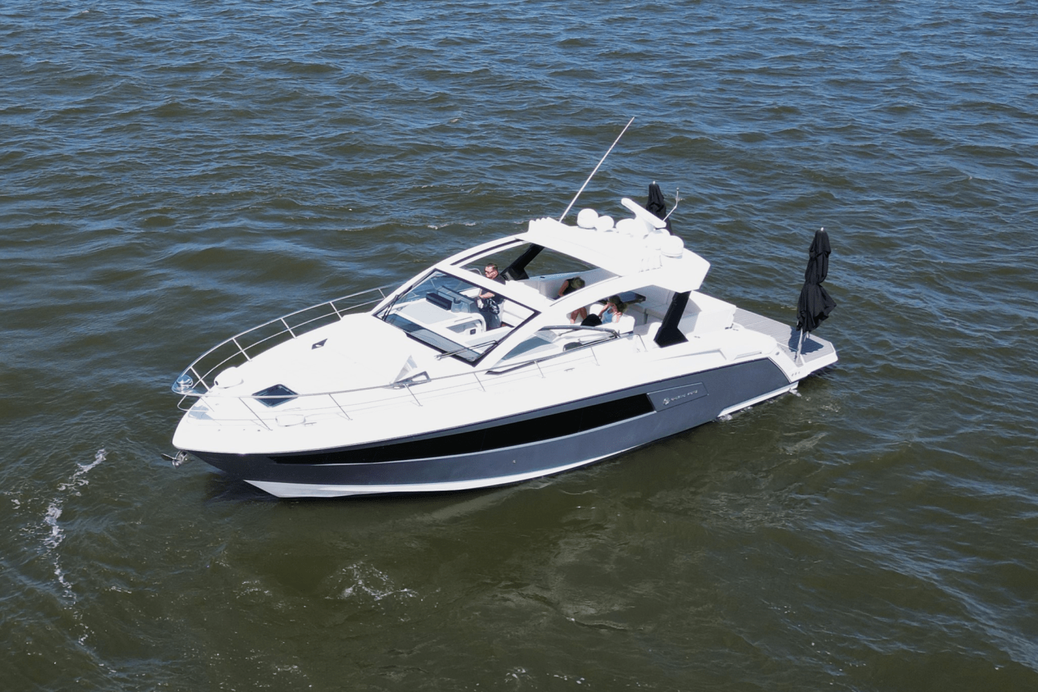 Slide: The Image of Cruisers 390 EXPRESS COUPE 2018 - 67