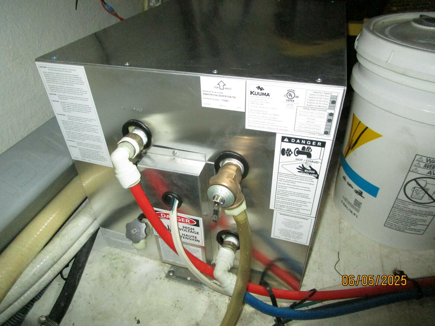 Slide: The Image of 41' Cruisers water heater - 5390810