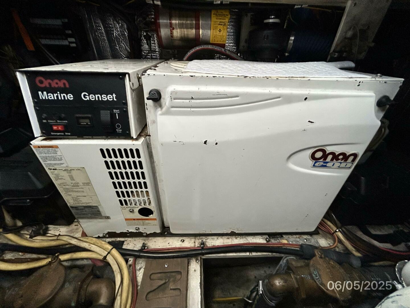 Slide: The Image of 41' Cruisers generator soundbox - 5390745