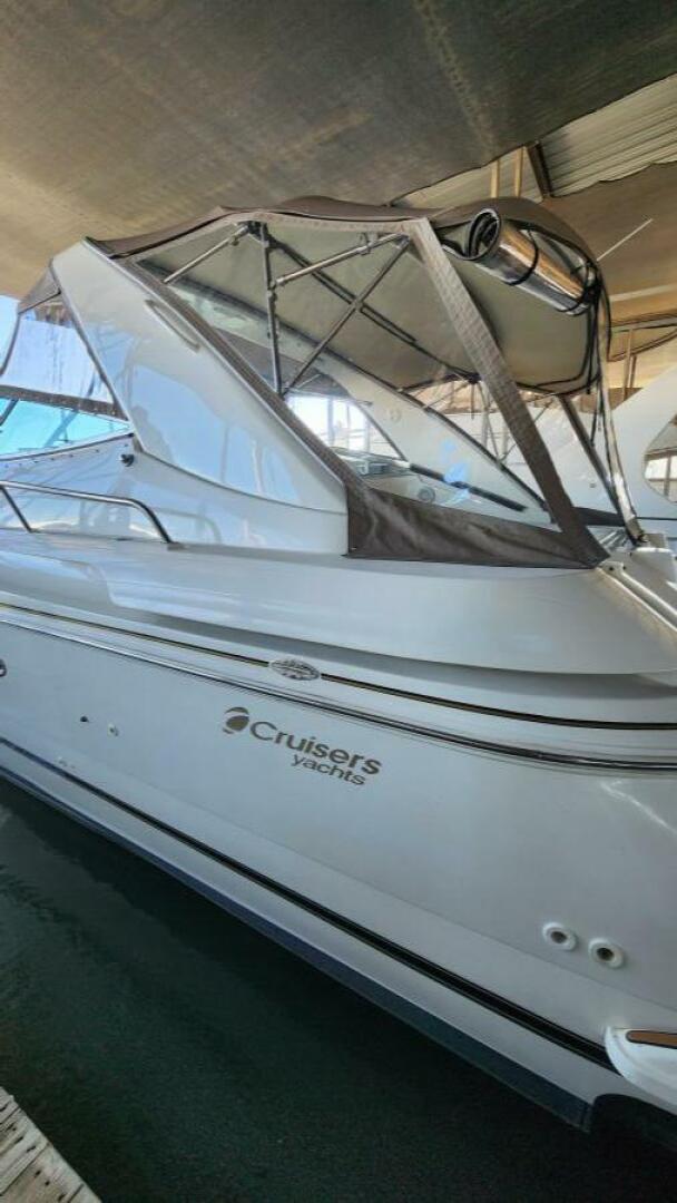Slide: The Image of 2001 Cruisers 4270 Express Serendipity - 37