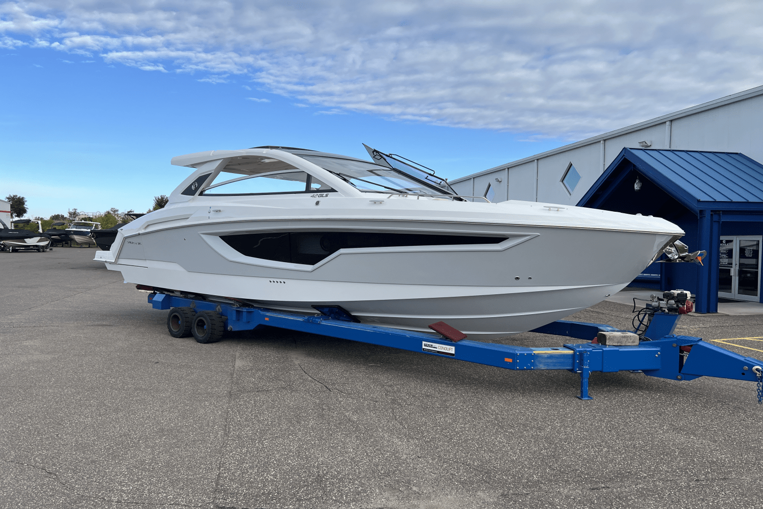 Slide: The Image of Cruisers 42 GLS 2025 - 0