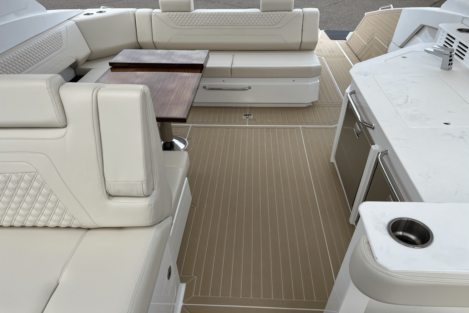 Slide: The Image of Cruisers 42 GLS 2025 - 24