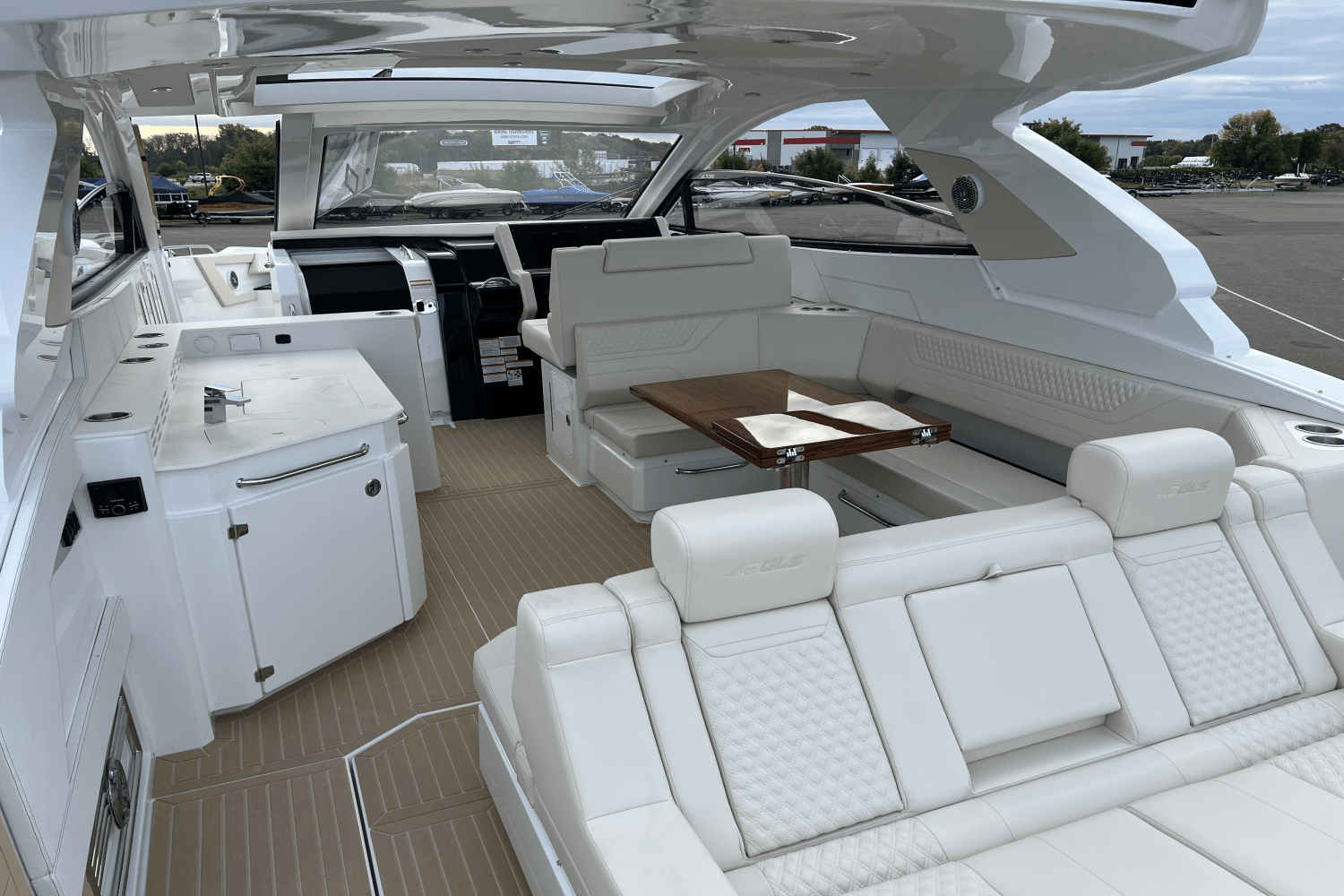 Slide: The Image of Cruisers 42 GLS 2025 - 28