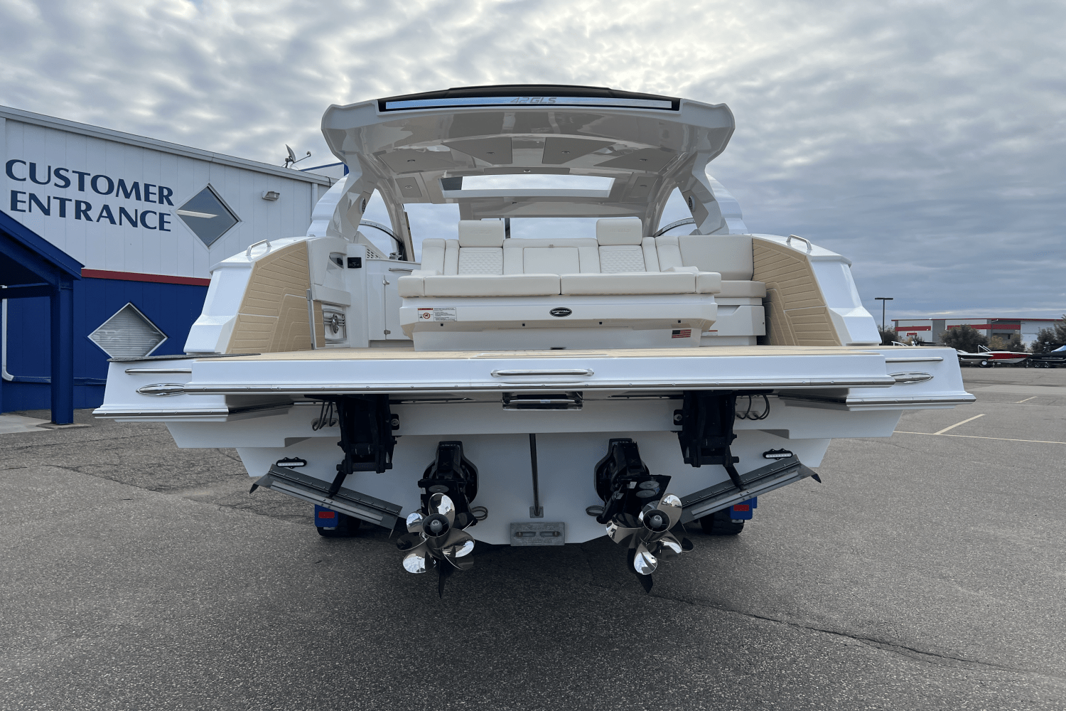 Slide: The Image of Cruisers 42 GLS 2025 - 3