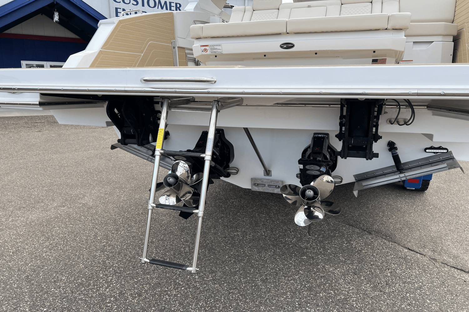 Slide: The Image of Cruisers 42 GLS 2025 - 4