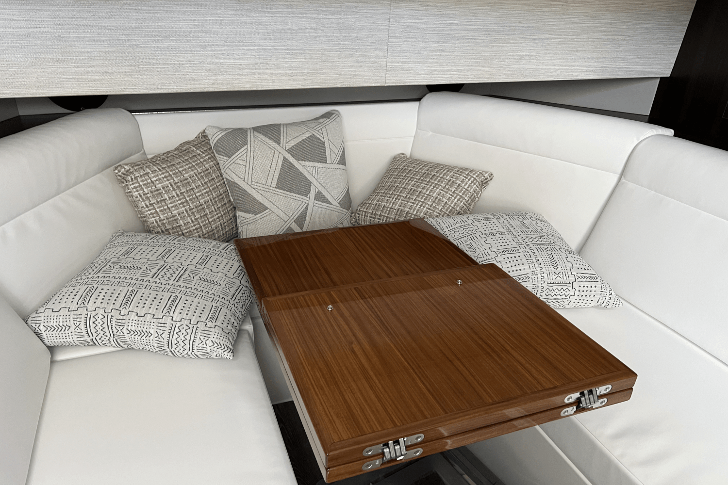 Slide: The Image of Cruisers 42 GLS 2025 - 9