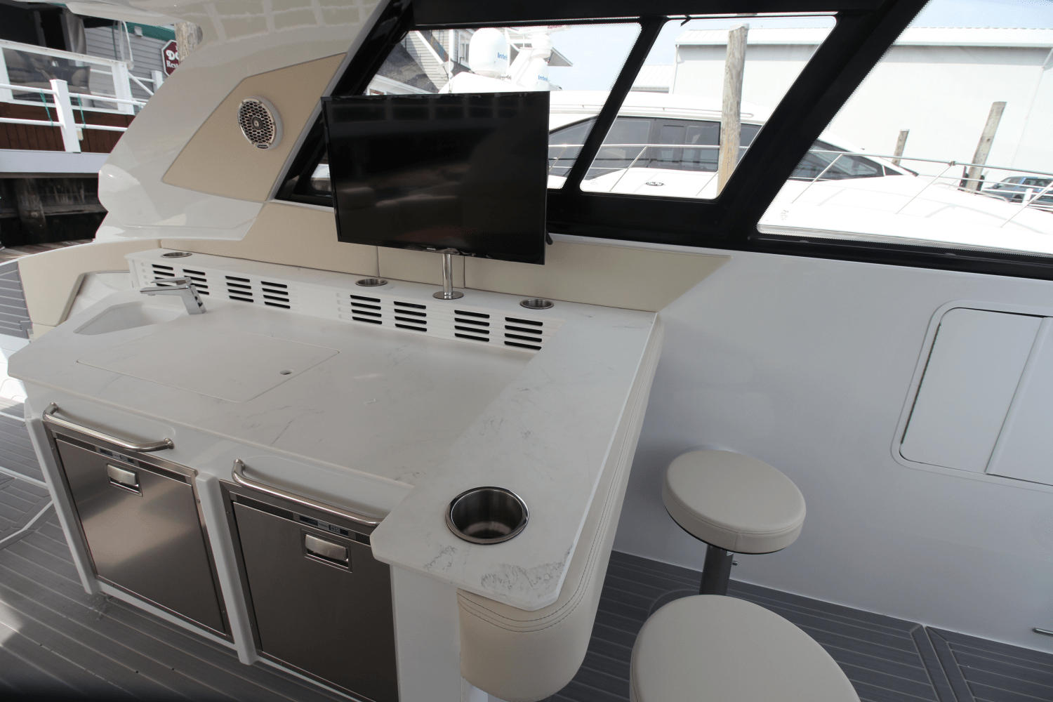 Slide: The Image of Cruisers 42 GLS Outboard 2024 - 31