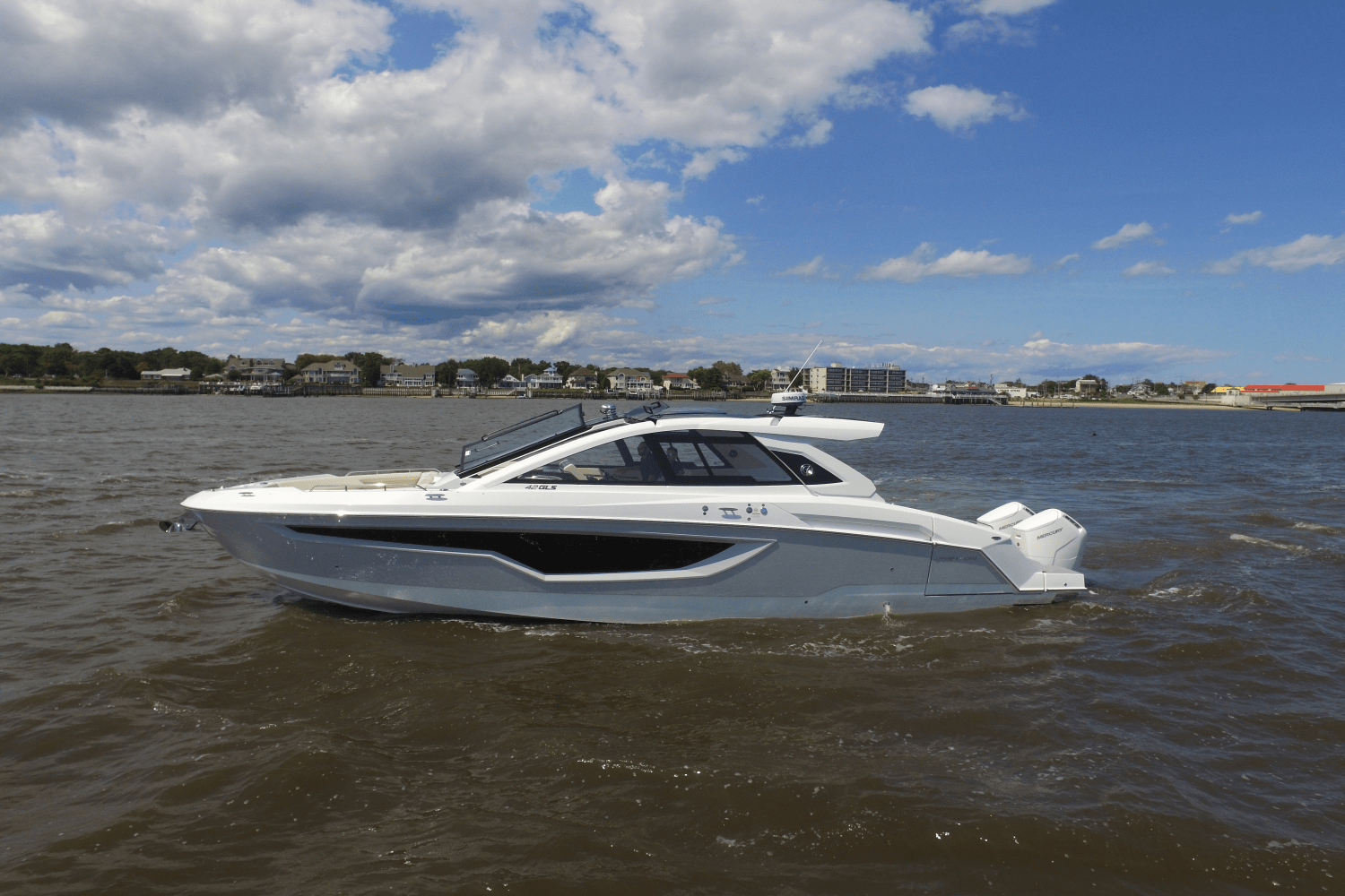 Slide: The Image of Cruisers 42 GLS Outboard 2024 - 4