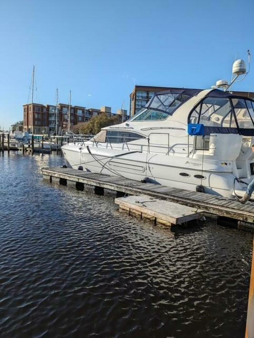 Slide: The Image of Cruisers 4450 Express Cruiser 2000 - 5044892