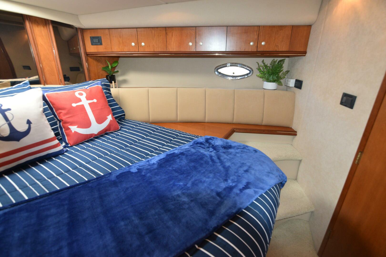 Slide: The Image of Cruisers 4450 Express Cruiser 2000 - 5044815