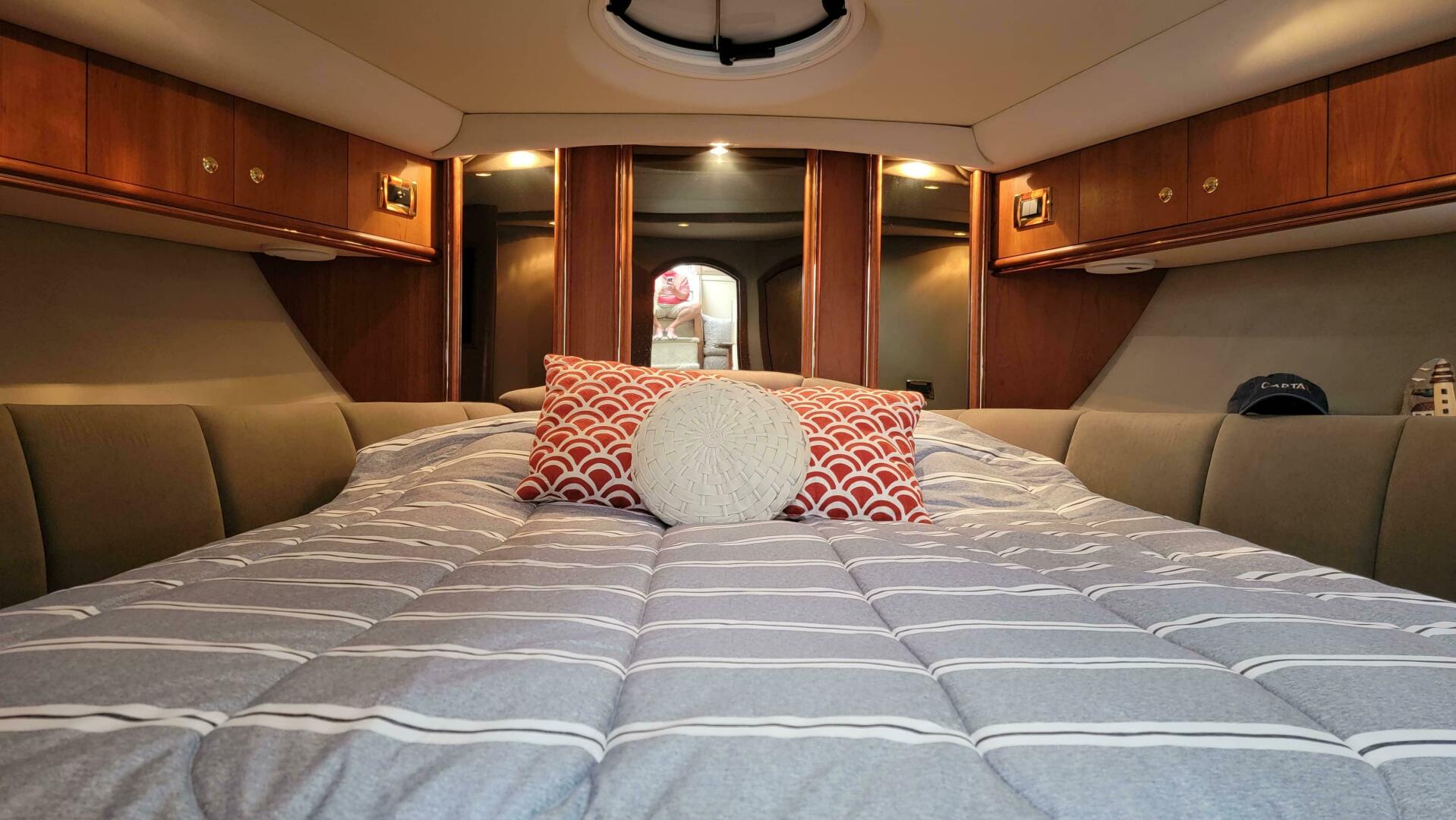 Slide: The Image of Cruisers 4450 Express Motor Yacht 2000 - 4433461