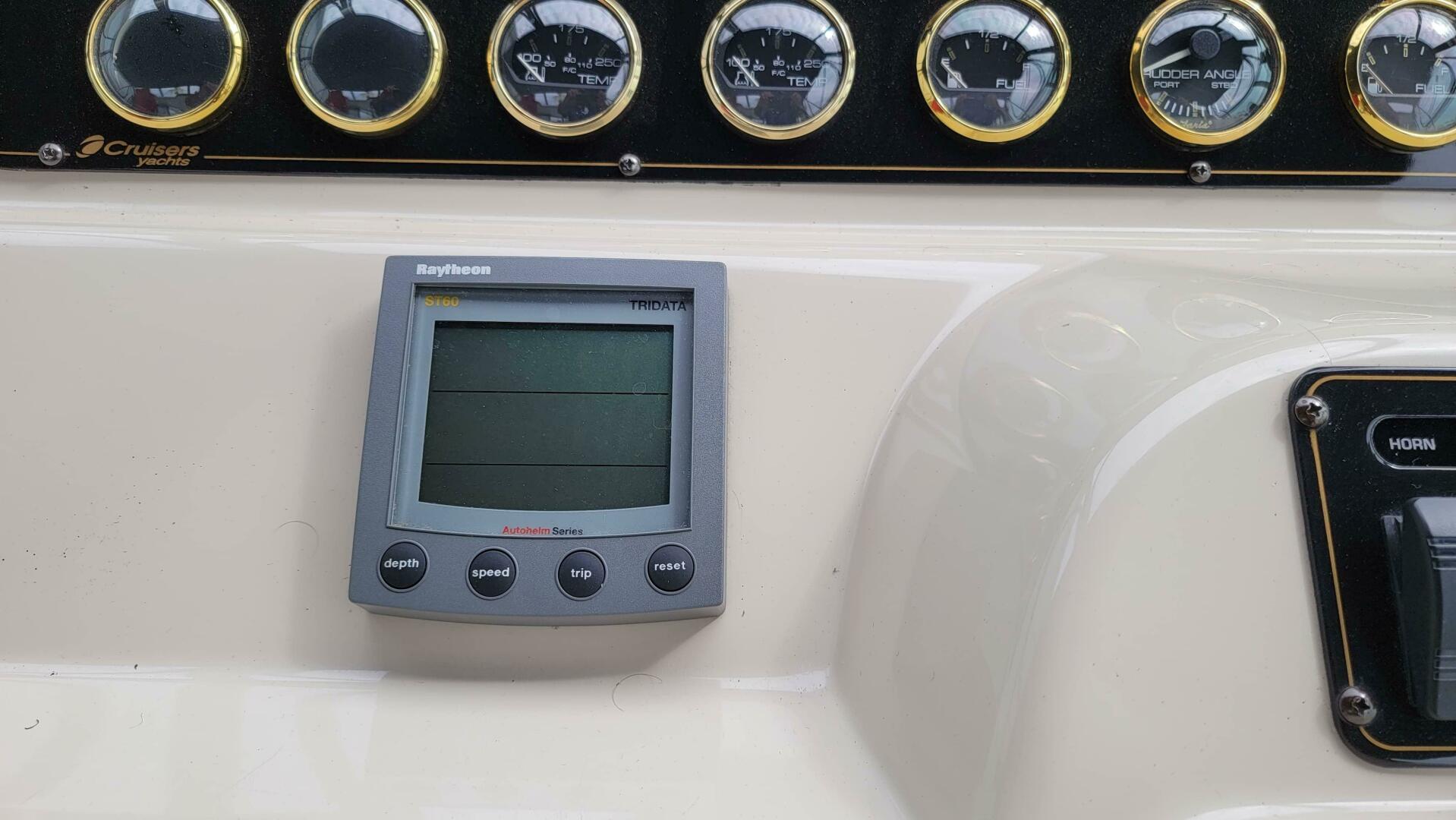 Slide: The Image of Cruisers 4450 Express Motor Yacht 2000 - 4433508